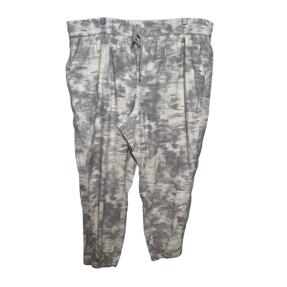 Athleta Pants - Athleta Farallon Printed Jogger Pants Women’s Size 22 Gray Tie Dye Elastic Waist